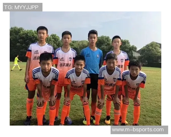 深圳足球队在精英赛中的拼搏历程与荣耀追寻的特别报道 深圳足球队在精英赛中的拼搏历程与荣耀追寻的特别报道