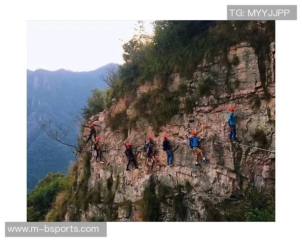 武汉攀岩队携手合作探索运动攀岩的魅力与挑战