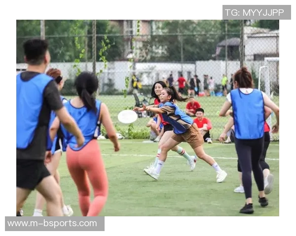 重庆飞盘队与成都飞盘队赛后技术分析与战术复盘探讨